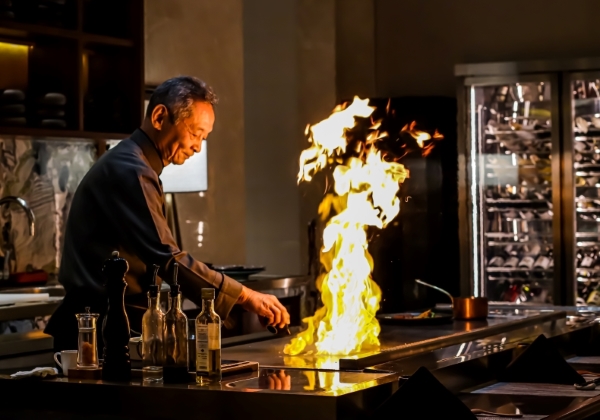 Hanya di sini, Teppanyaki Autentic Langsung dari Chef Jepang
