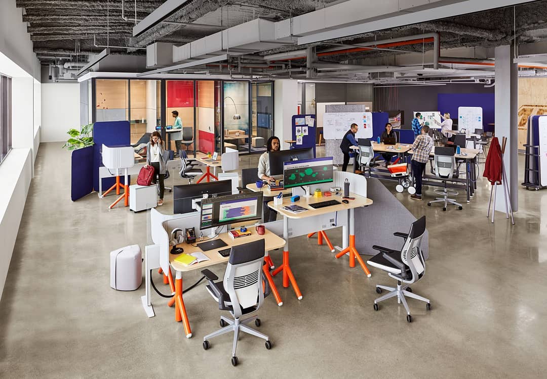 Meja dan Kursi ini Upgrade Sikap Kerja yang Sehat! CASA Indonesia