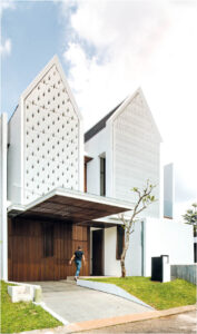 Terlihat Mungil! Rumah Ini Ternyata Luas dan Hangat