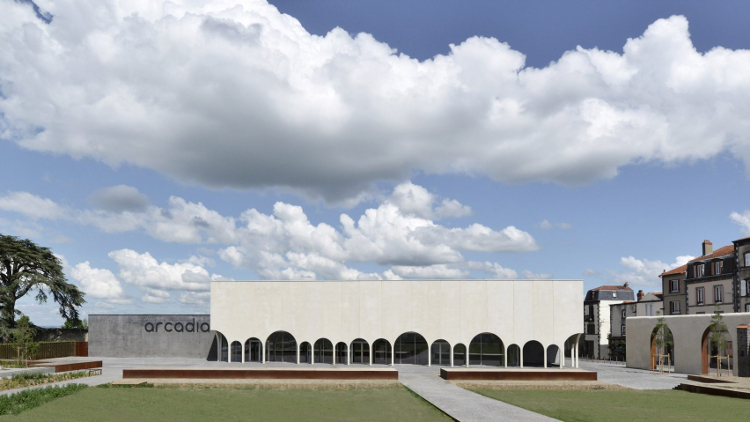 Biara Di Prancis Ini Disulap Jadi Sebuah Bioskop