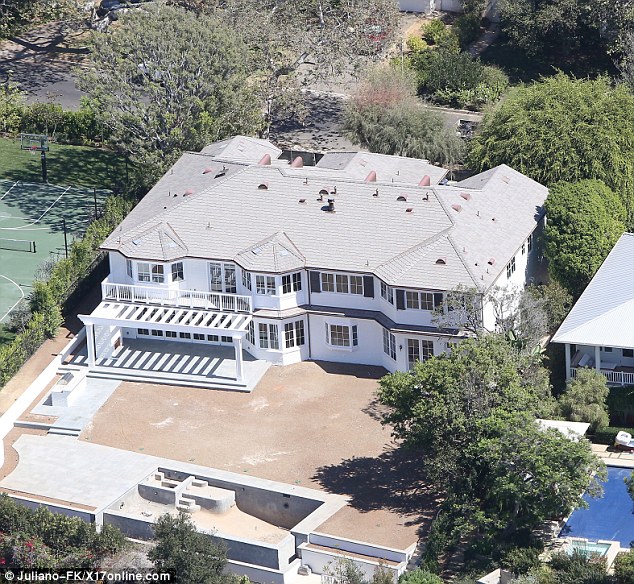 Artis Reese Witherspoon Jual Rumah Harga 254 Milyar!
