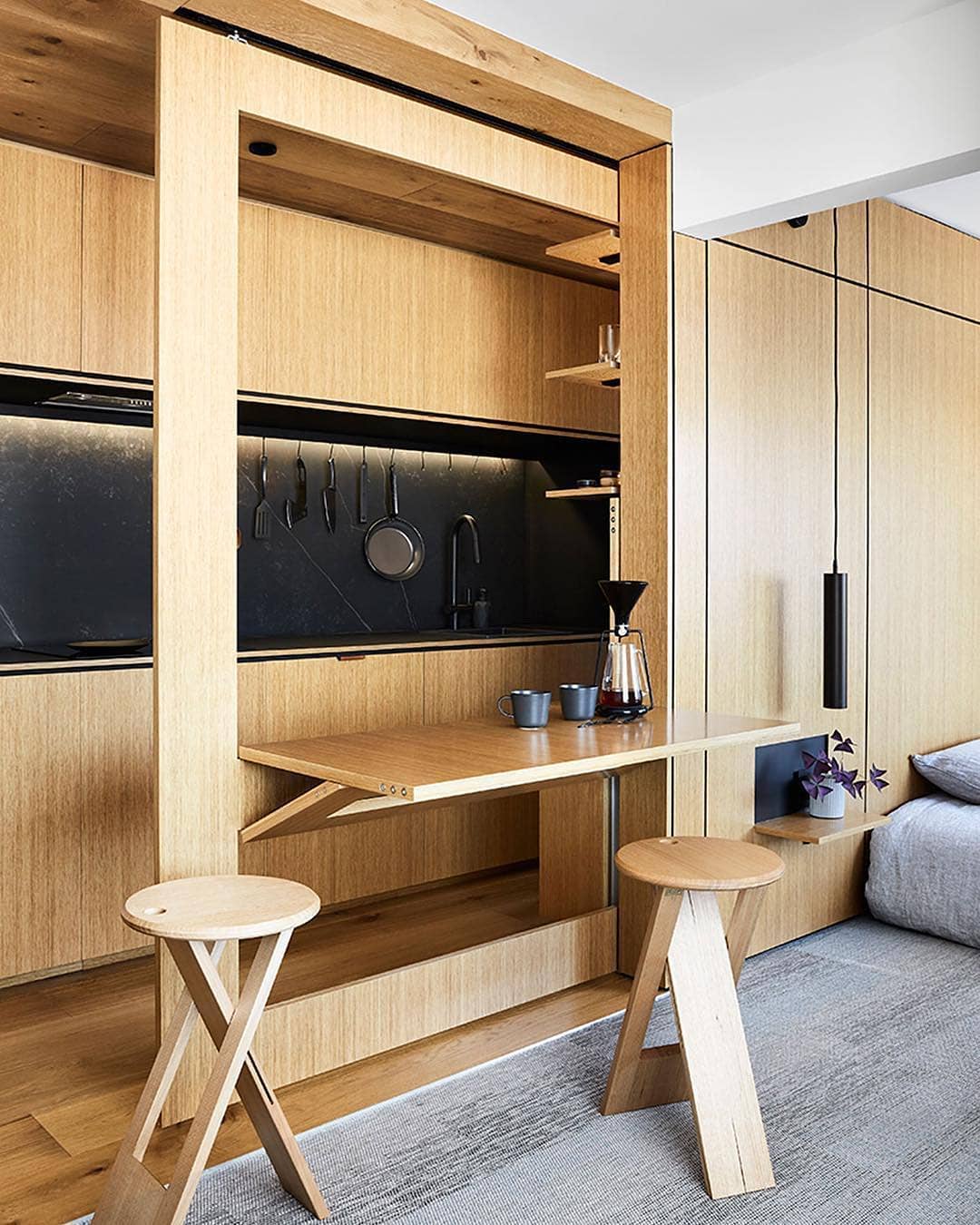 Furnitur Jadi vs. Furnitur Custom, Apa Perbedaannya?