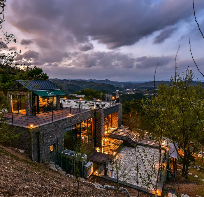 Kastil di Drama Its Okay Not To Be Okay Aslinya Kafe 3