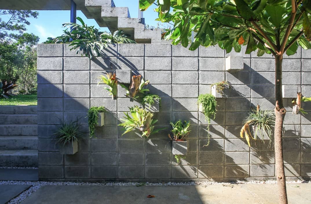 5 Desain Vertical Garden Agar Rumah Sejuk