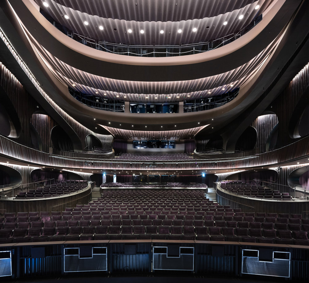 Area penonton di Grand Theatre / Revery Architecture