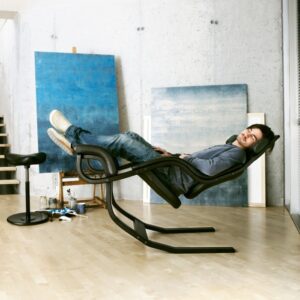 Nyaman! Duduk di Titik Gravitasi Bumi dengan Kursi Ini