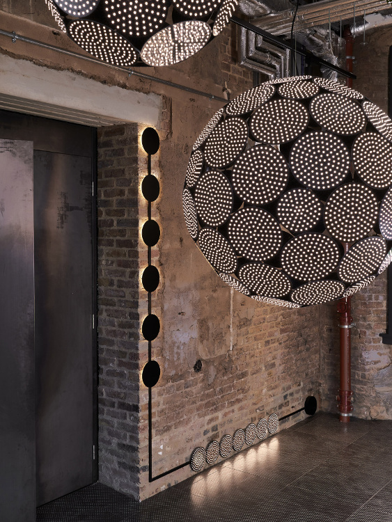 Tom Dixon Luncurkan Lampu Bernilai Seni Tinggi