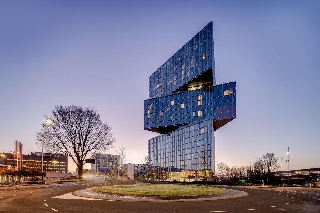 Hotel Ini Unik! Bentuknya Seperti Rubik Raksasa