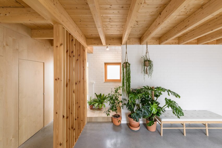 Mengintip Hunian Nuansa Putih di Barat Laut Spanyol