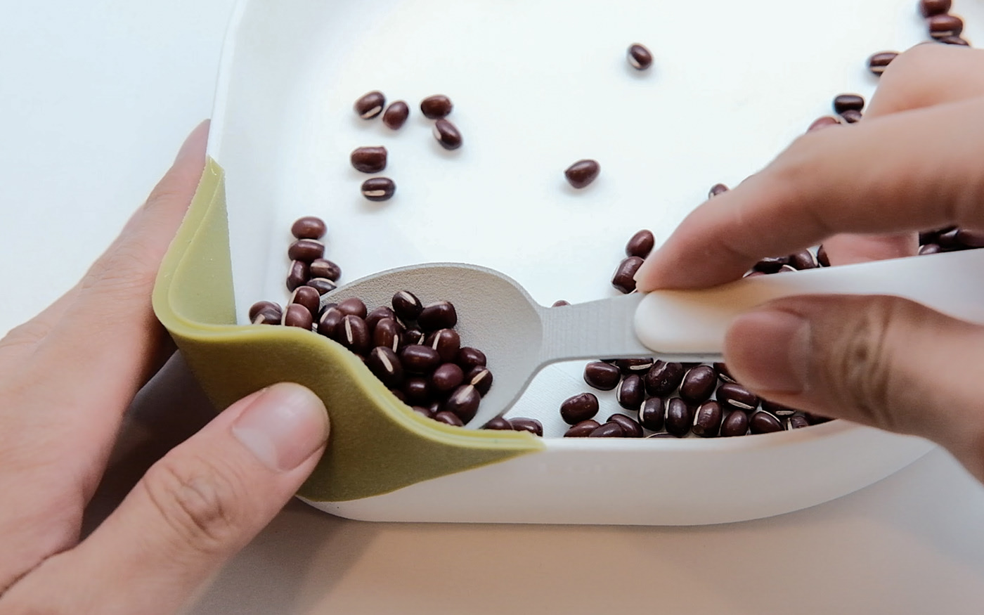 desain gelas piring yang bisa ditekuk untuk tunanetra casa indonesia 4