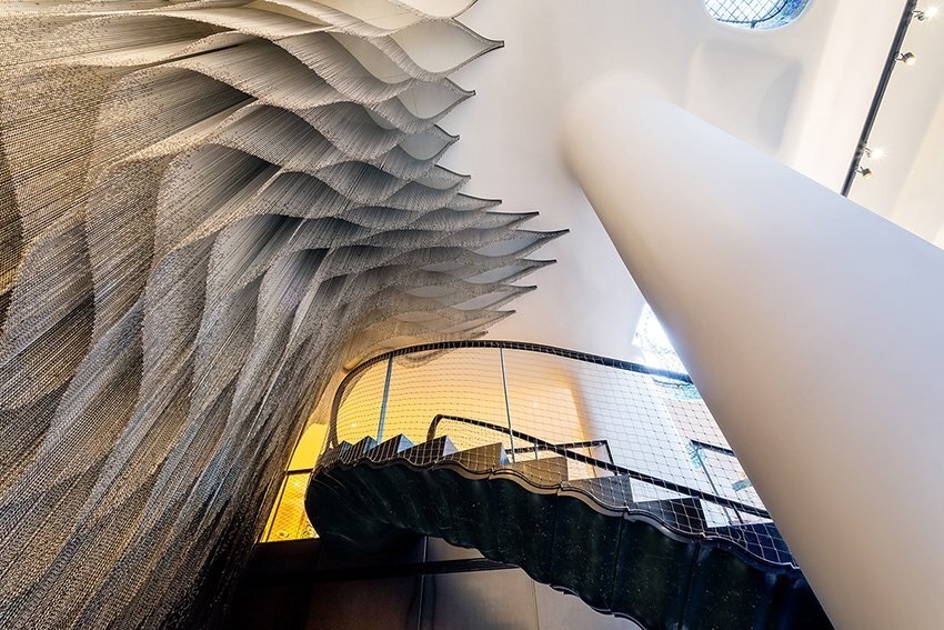 Instalasi Tirai Berbahan Dasar Metal Karya Kengo Kuma