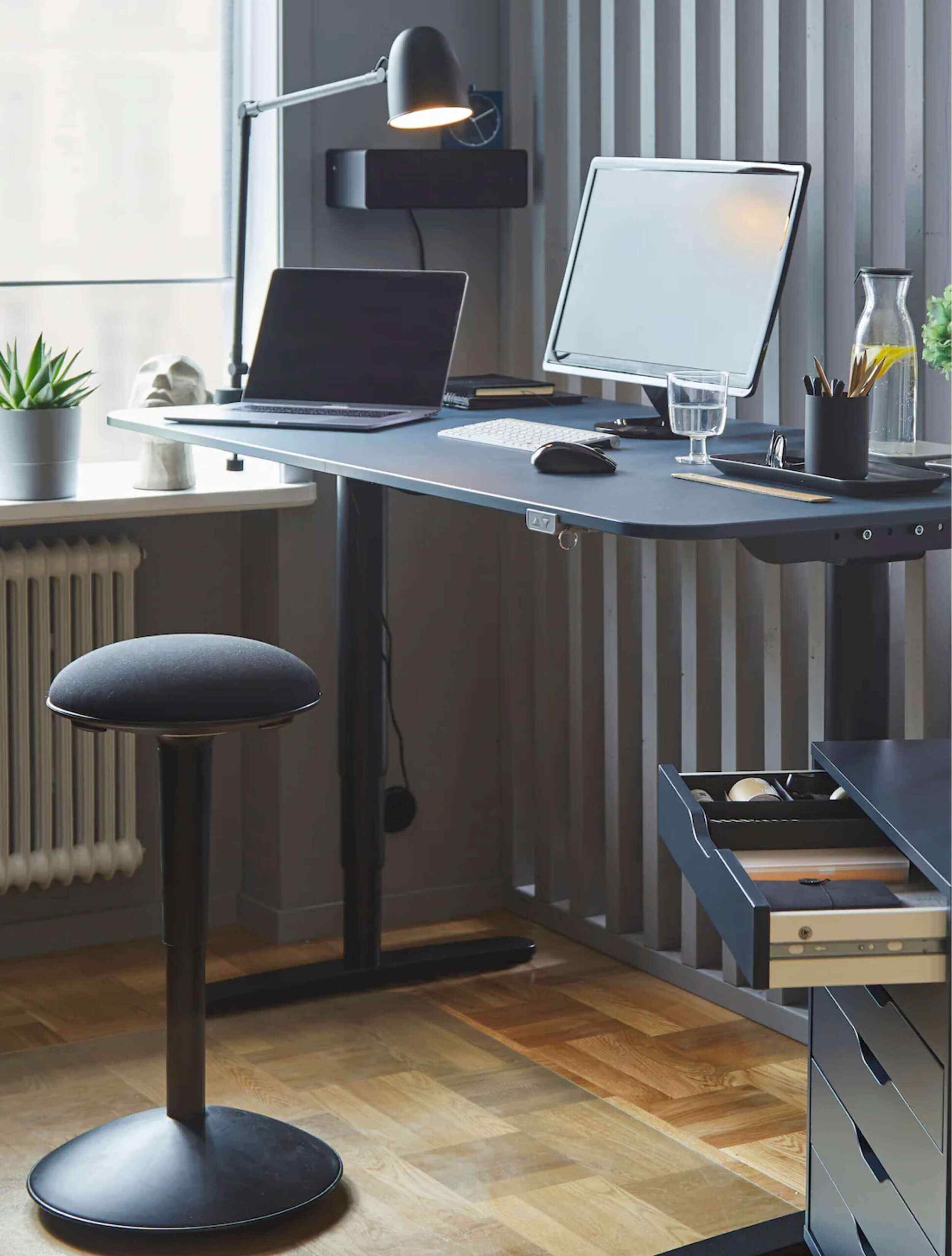 Meja dan Kursi ini Upgrade Sikap Kerja yang Sehat! CASA Indonesia