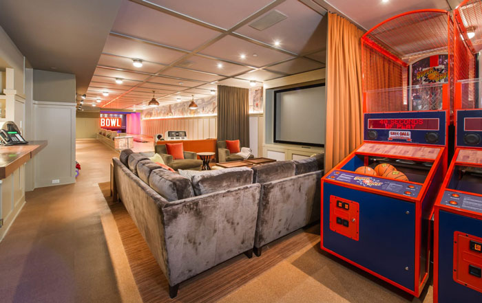 Area Bowling di Rumah Lady Gaga