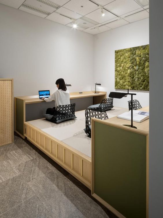 7 Inspirasi Ruang Kerja dengan Meja Lesehan