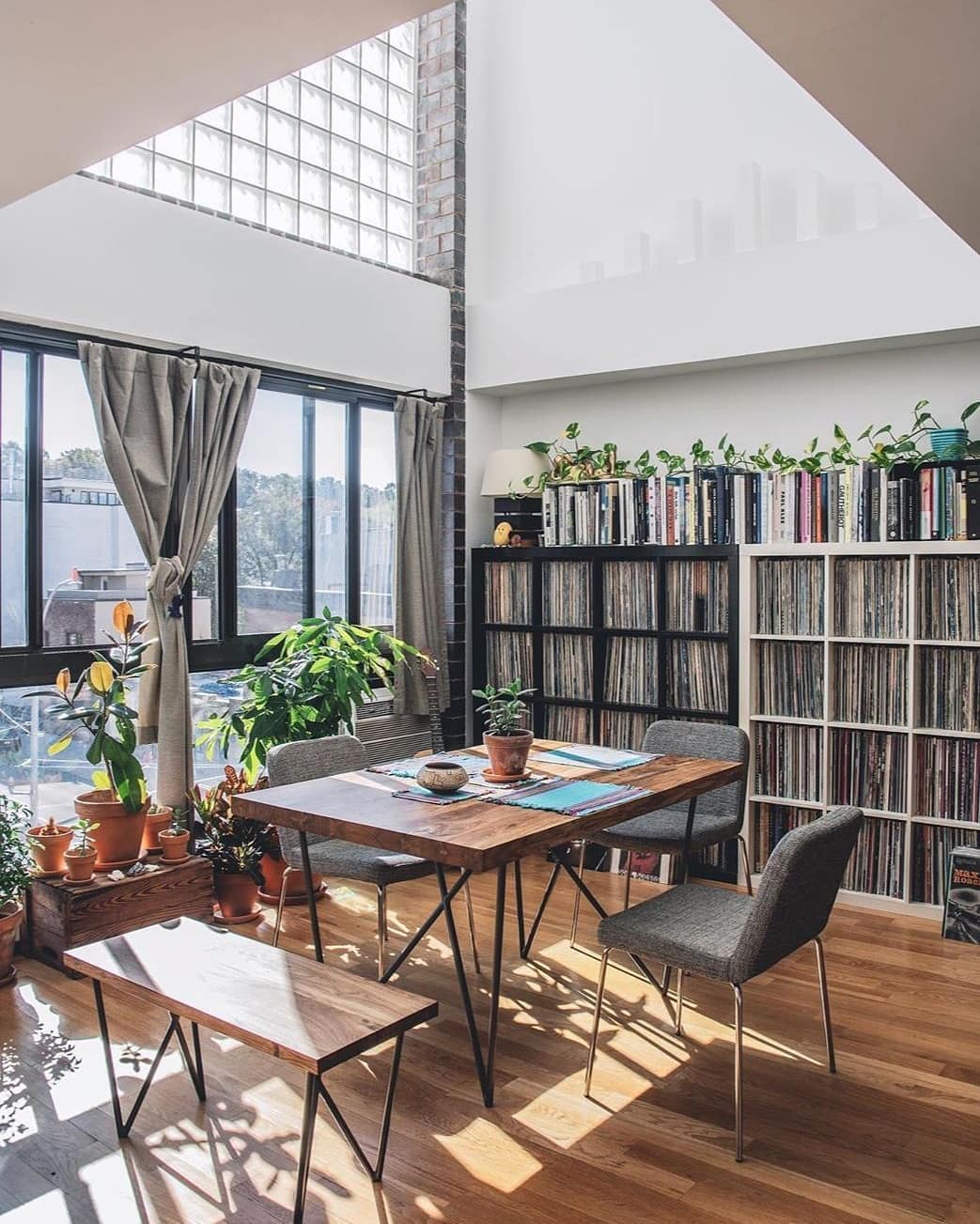 Rumah rancangan Mike ( @thehangglider ) / Hilton Carter