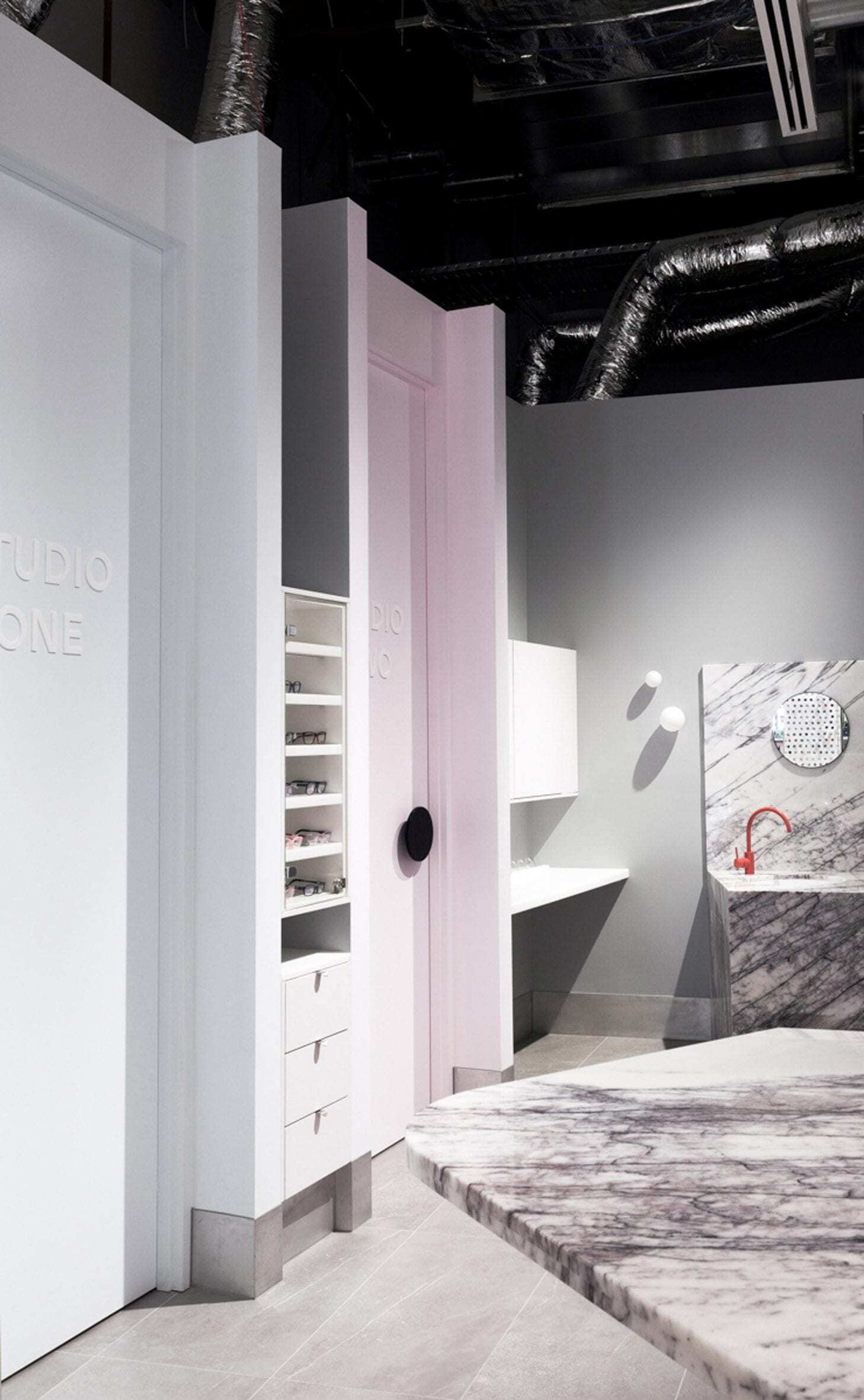 Optik dengan Desain Interior Cantik, Ada di Melbourne CASA Indonesia