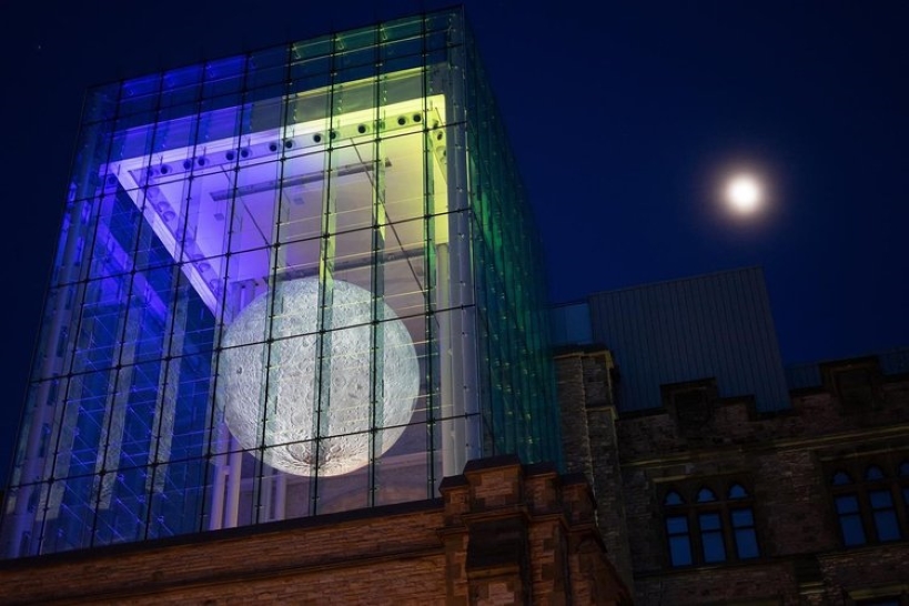 Kunjungi Museum Ini Untuk Lihat Secara Dekat Fasad Bulan