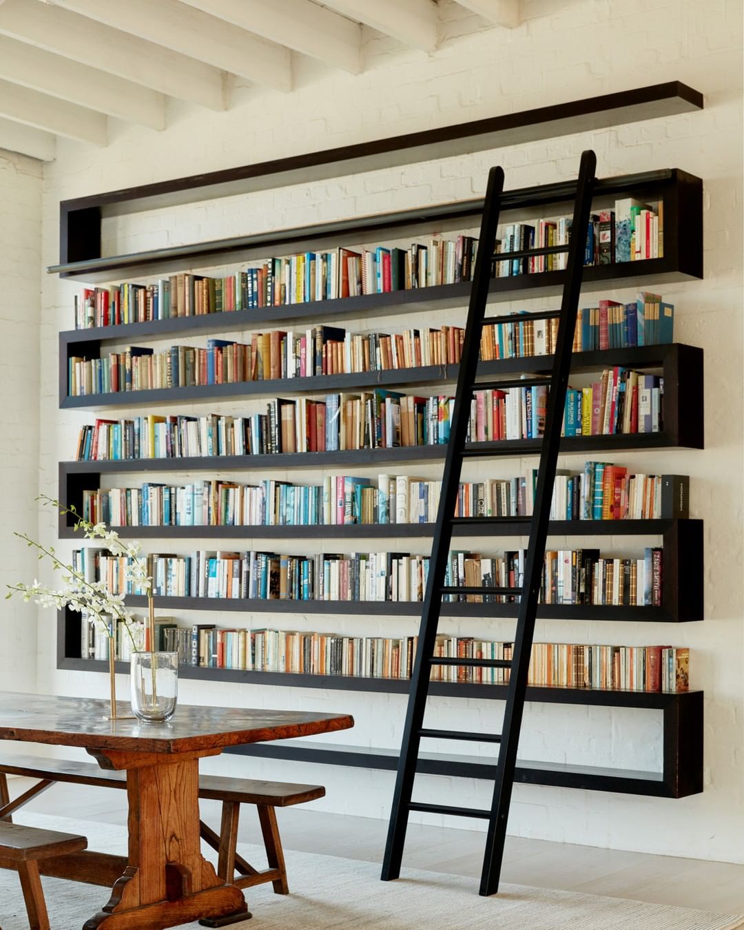 Merapikan Buku di Lemari Bagi yang #dirumahaja / M Penthouse / Tom Ross / Oliver Du Puy / Yellowtrace