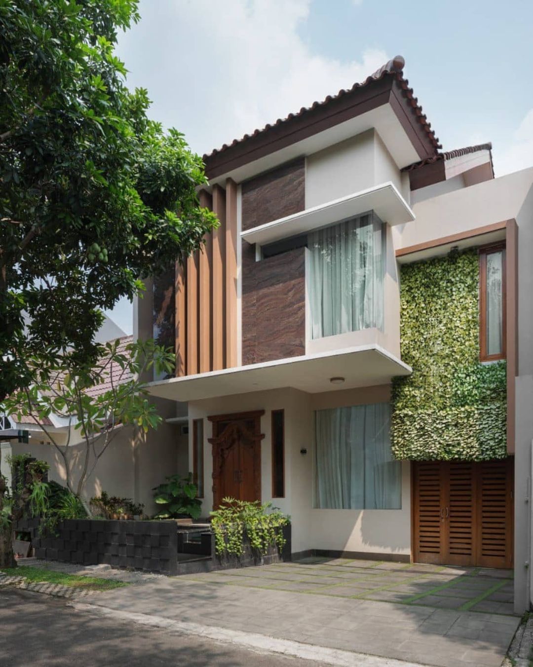 5 Desain Vertical Garden Agar Rumah Sejuk