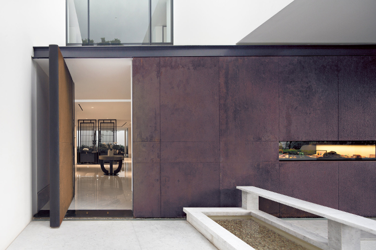 pintu solid dari baja