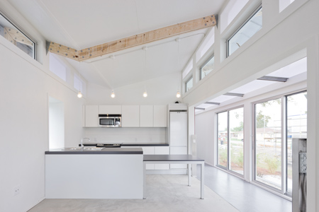 Rumah rakit dari Brad Pitt Foundation 2