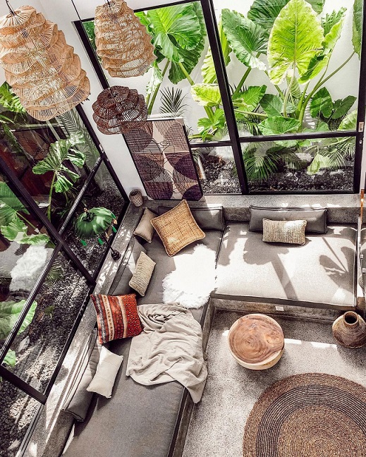 Hilangkan Stress dengan Menginap di Vila Instagrammable