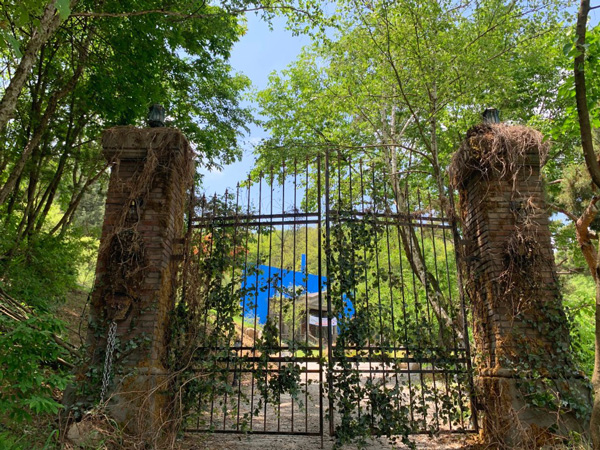 Kastil di Drama Its Okay Not To Be Okay Aslinya Kafe 10