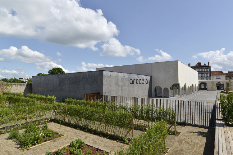 Biara Di Prancis Ini Disulap Jadi Sebuah Bioskop