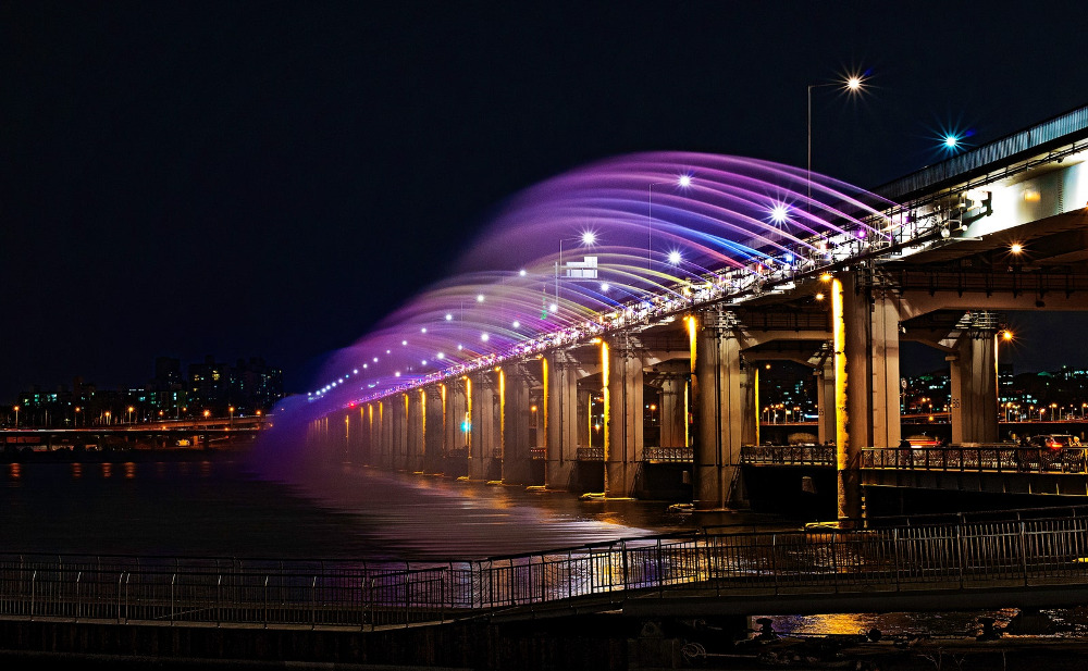 Cantik Banget! 10 Desain Air Mancur Tercantik di Dunia