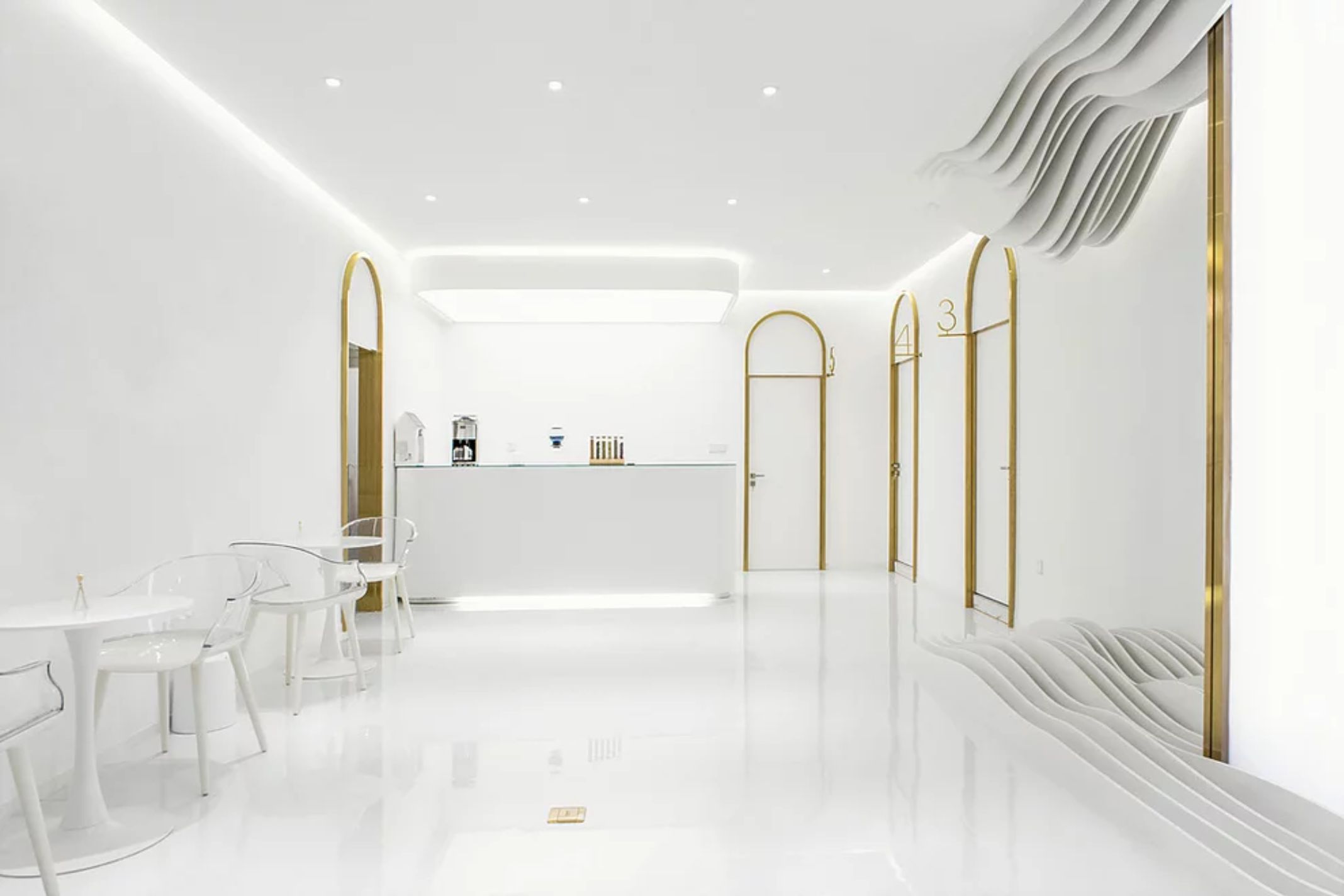 Berelaksasi di Klub Kecantikan Unik di Kota Ruili