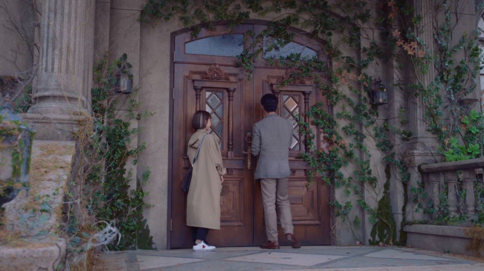 Kastil di Drama Its Okay Not To Be Okay Aslinya Kafe 11