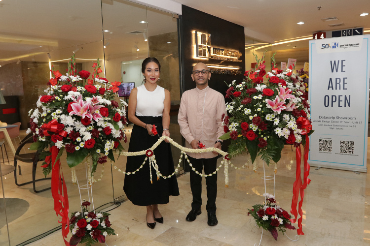 Datascrip Resmikan Showroom dan Koleksi Terbarunya