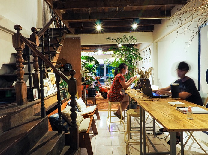 Hutan di Dalam Cafe? Simak Ini! CASA Indonesia