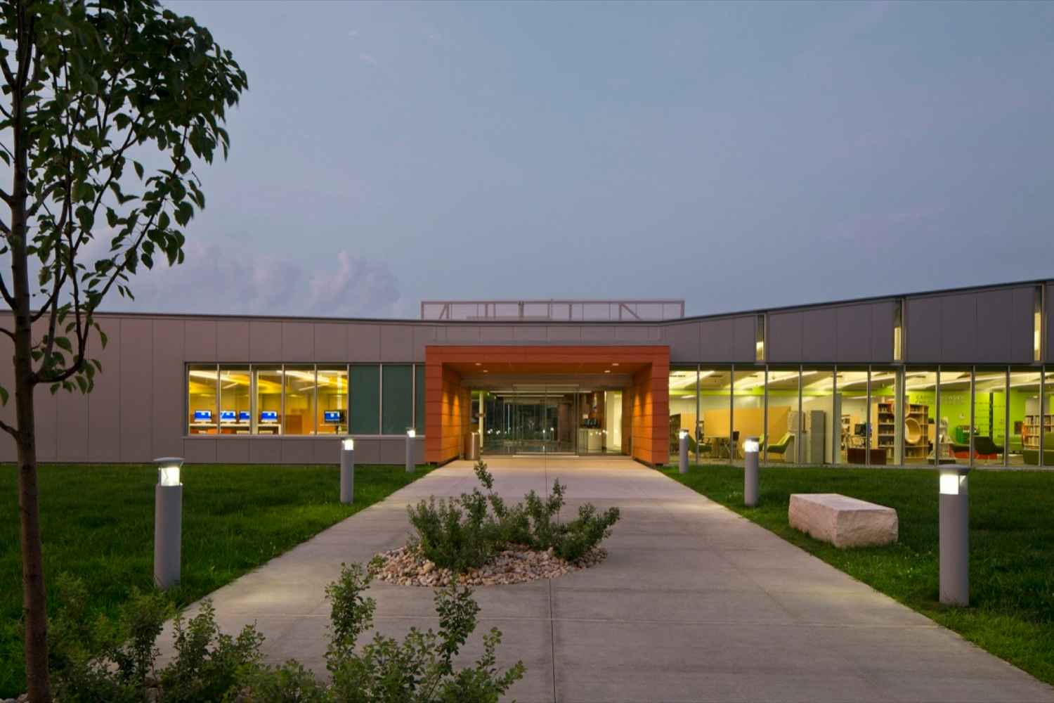 Desain perpustakaan di dunia paling modern yang mengikuti perkembangan zaman. Dibangun dengan konsep yang unik hingga paling megah._1.5