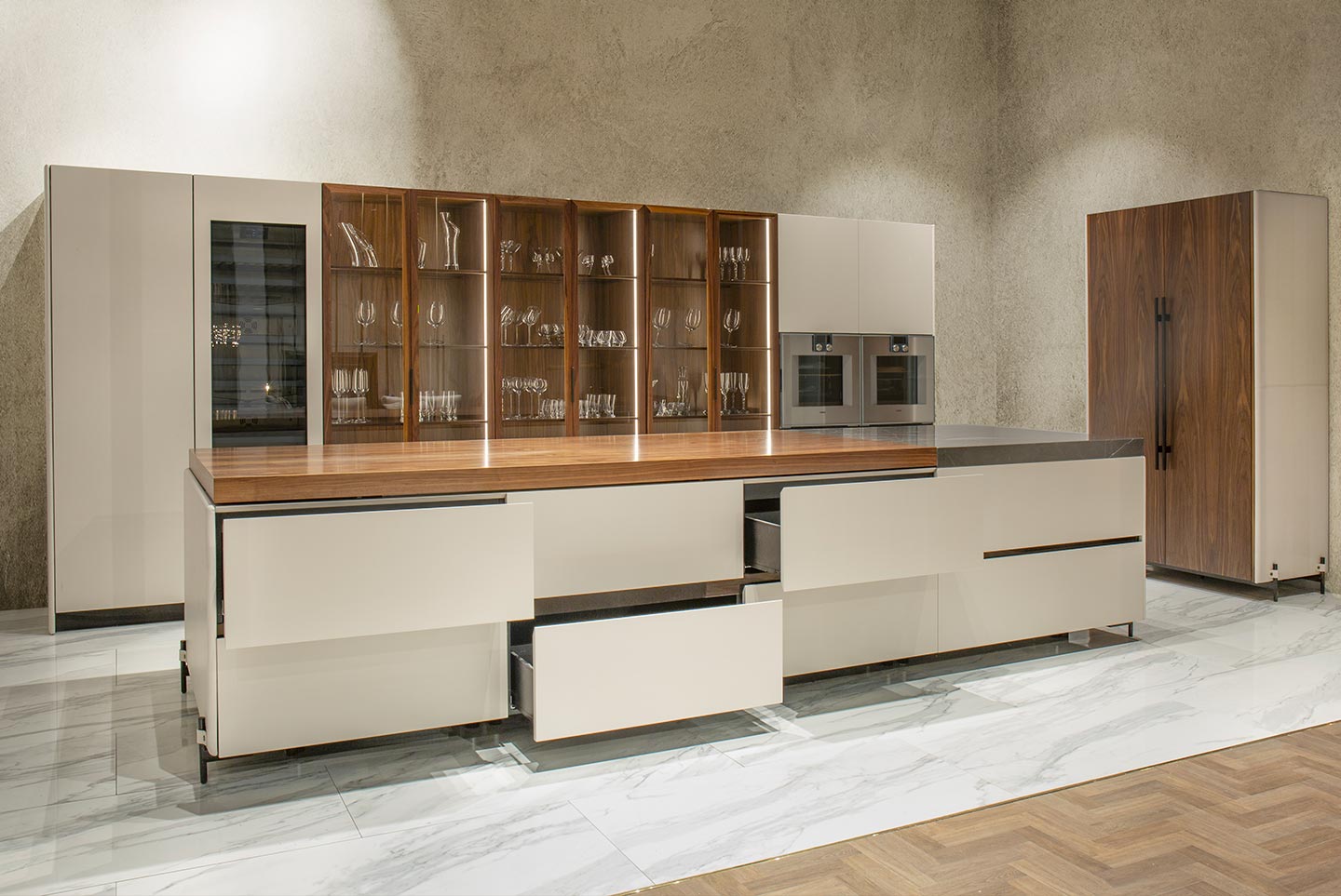 New Aston Martin: Produk Dapur Unik