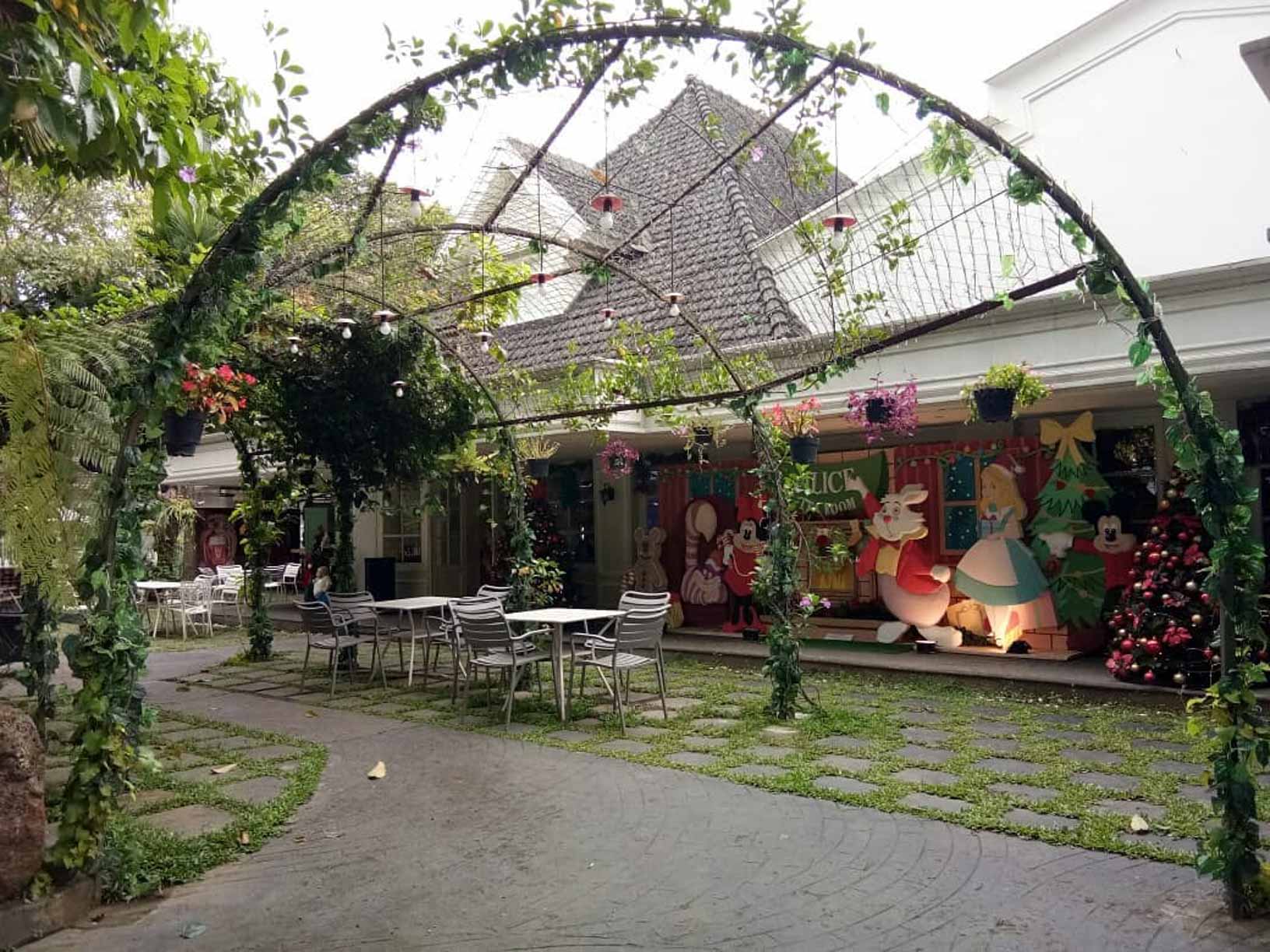 Alice Tea Room di malang