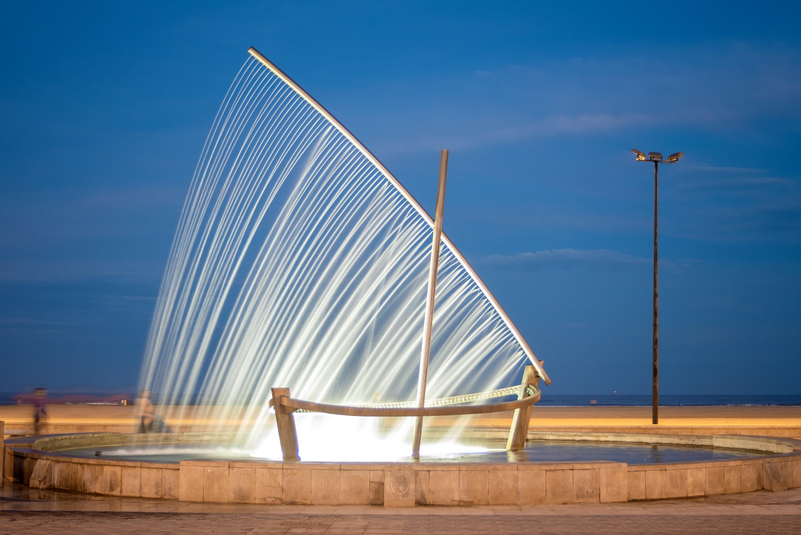 Cantik Banget! 10 Desain Air Mancur Tercantik di Dunia