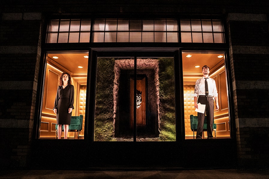 Etalase Toko Diubah Menjadi Panggung Teater CASA Indonesia