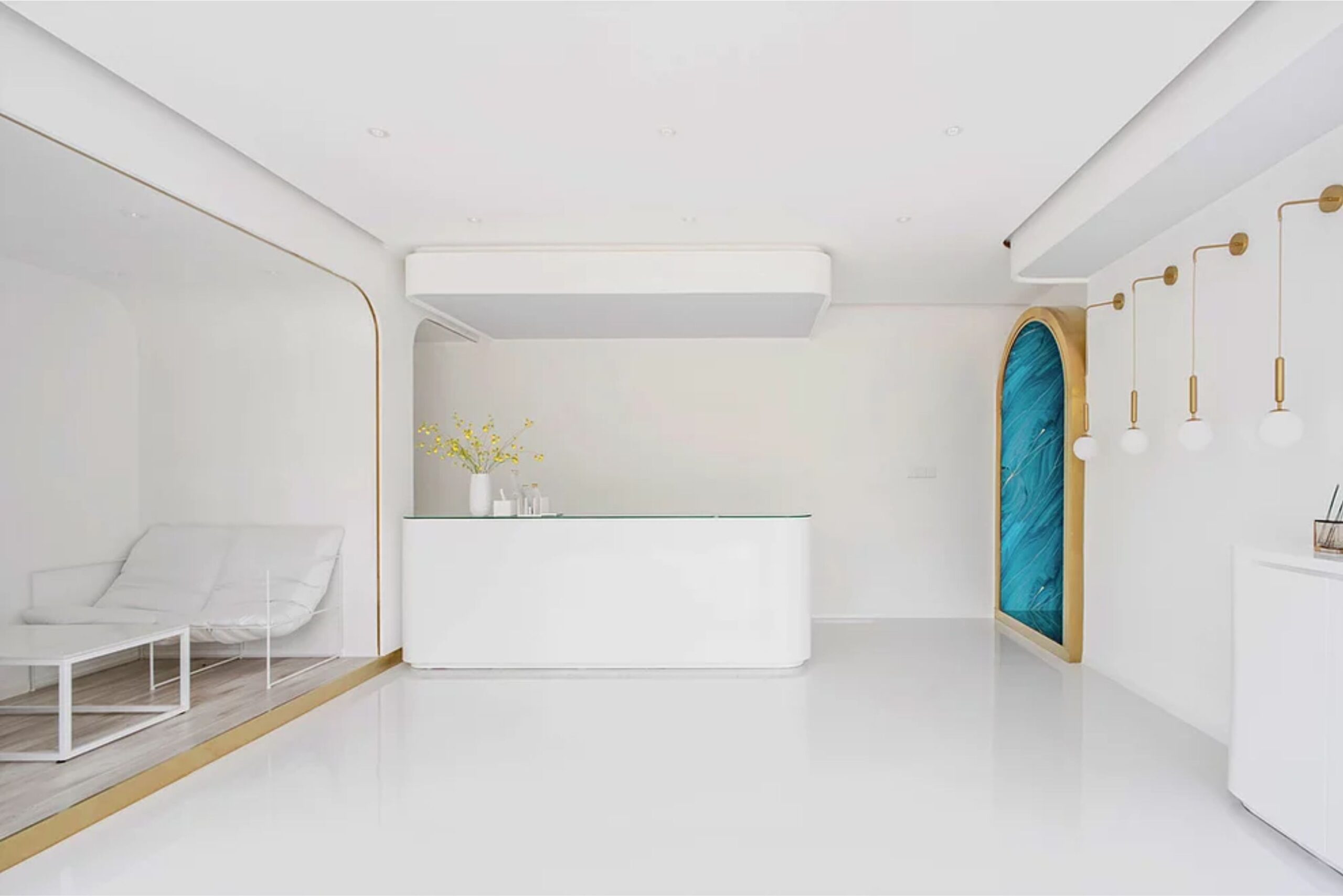 Berelaksasi di Klub Kecantikan Unik di Kota Ruili