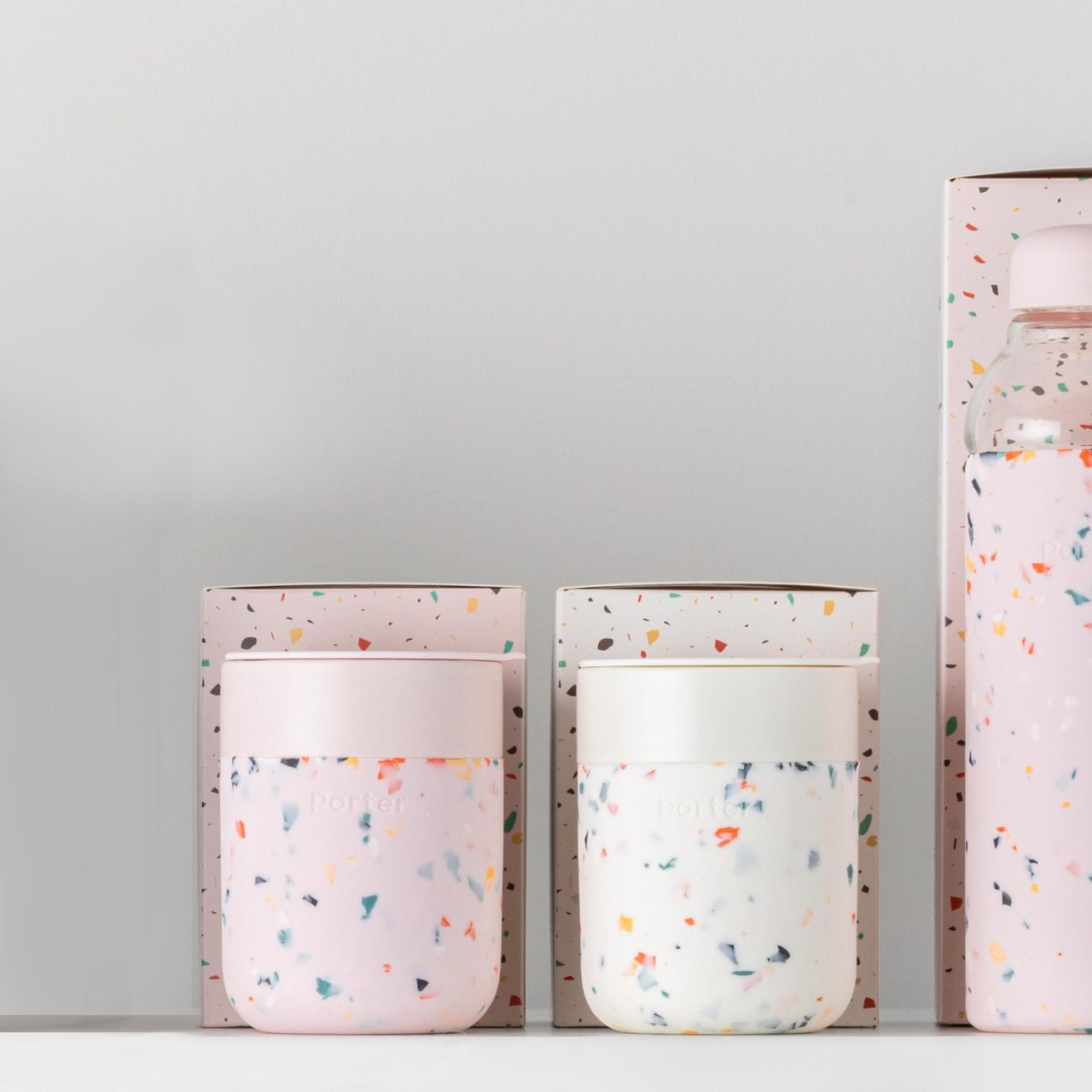 Tren Sepanjang Masa: Motif Teraso di Genggaman Tangan