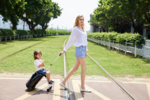 Tetap Stylish! Ini Tips Liburan Aman Bersama Balita