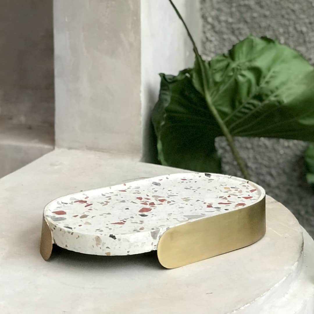 Encircle Oval Terazzo / Kurve