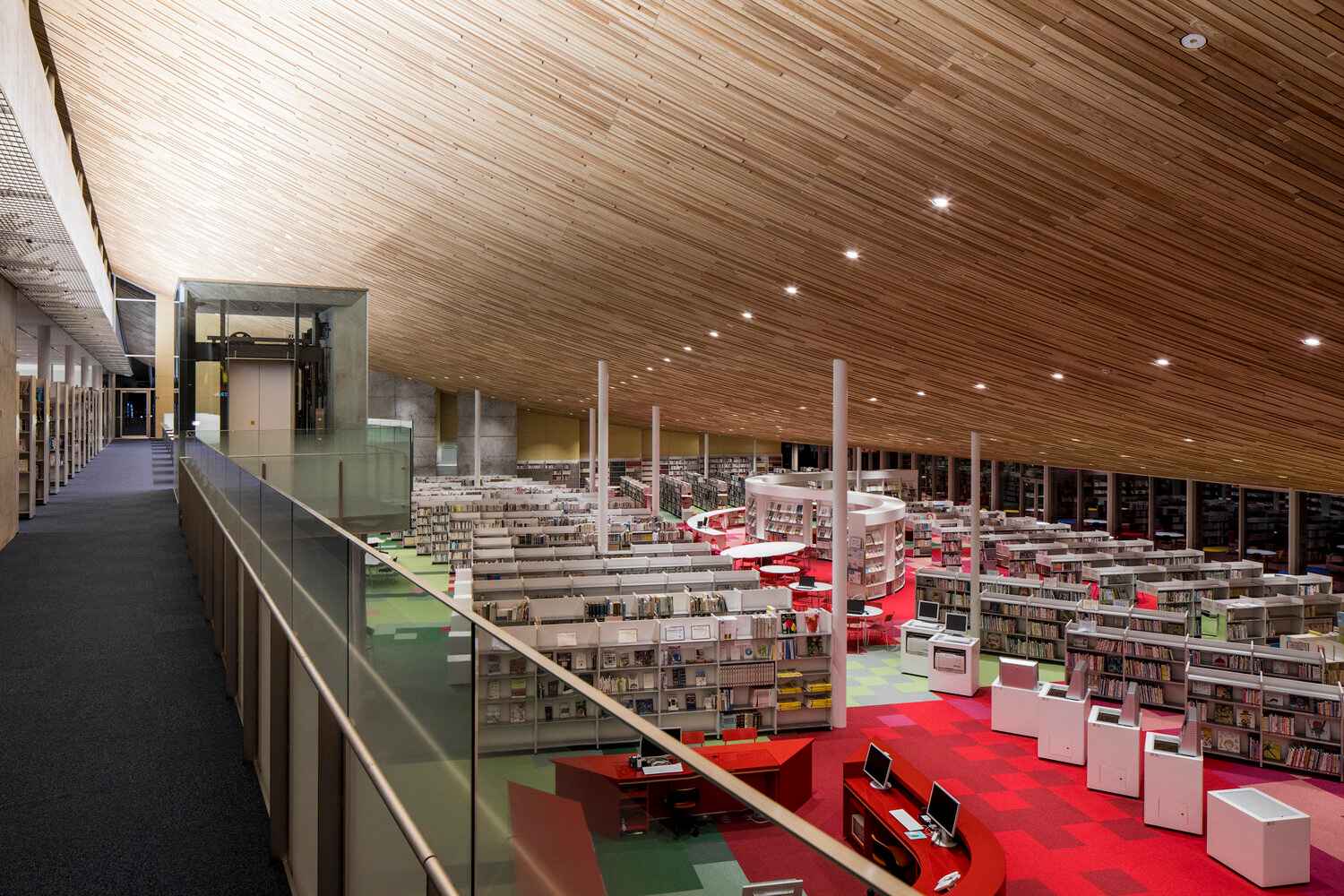 Desain perpustakaan di dunia paling modern yang mengikuti perkembangan zaman. Dibangun dengan konsep yang unik hingga paling megah._1.1