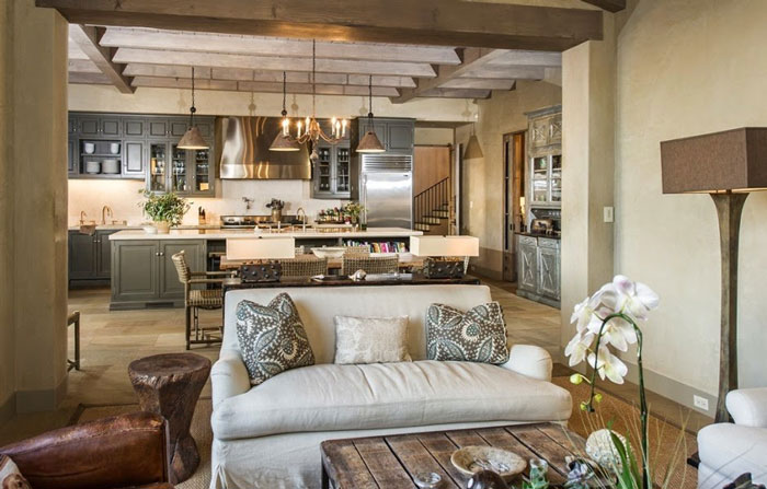 Ruangan Utama dengan Fitur Luar Biasa di Rumah Lady Gaga