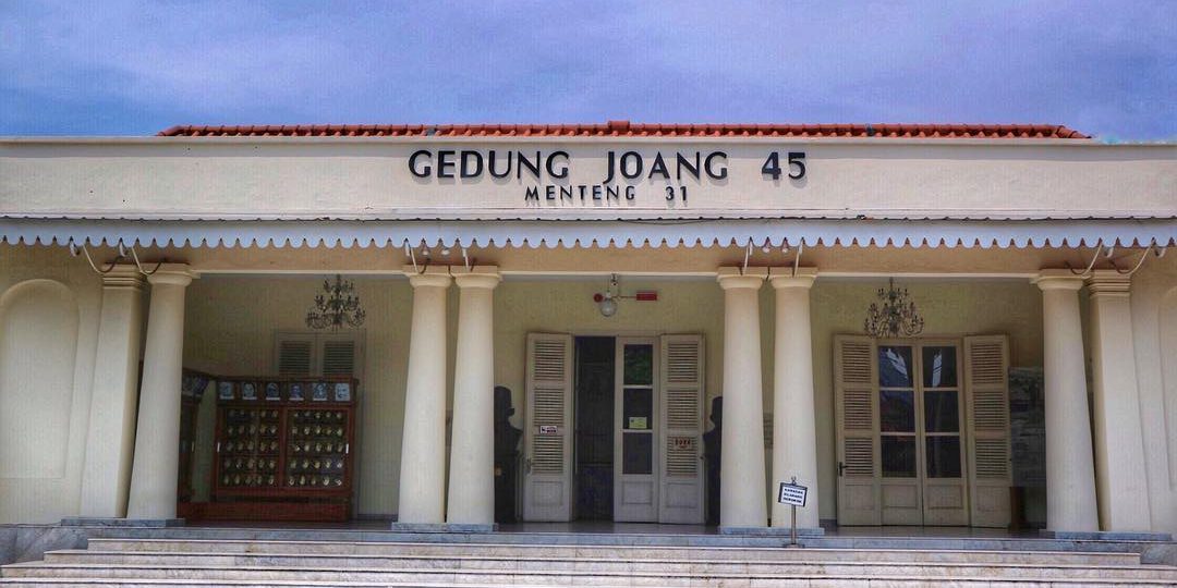 Tampak depan Gedung Joang 45 / Travel Bos