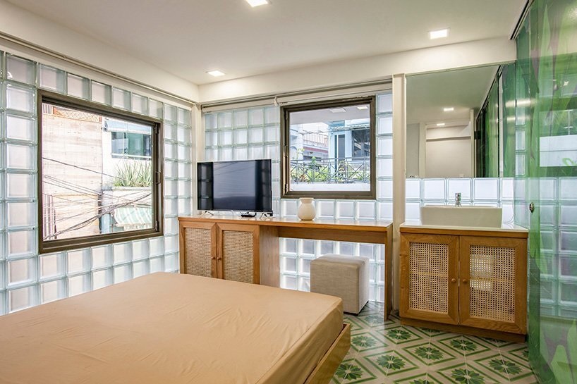 Rumah Ini Diselimuti Kaca & Bisa Menyala di Malam Hari CASA Indonesia