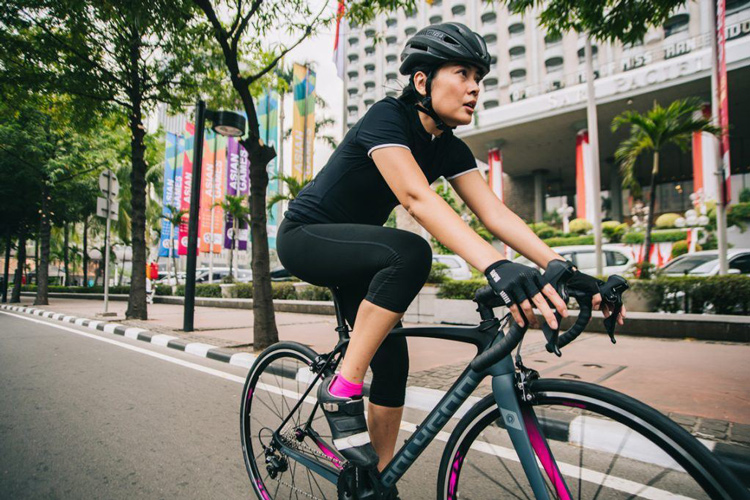 4 Tips Mudah Bersepeda Dengan Aman Di Jalan Raya