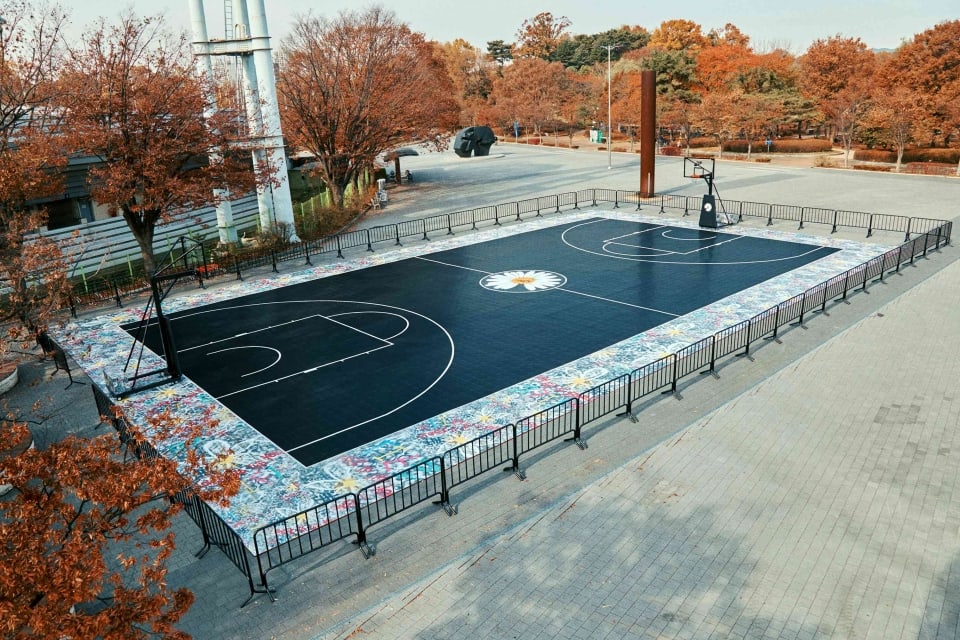 Para-Noise Court sebagai karya seni kolaborasi antara G-Dragon dan Nike