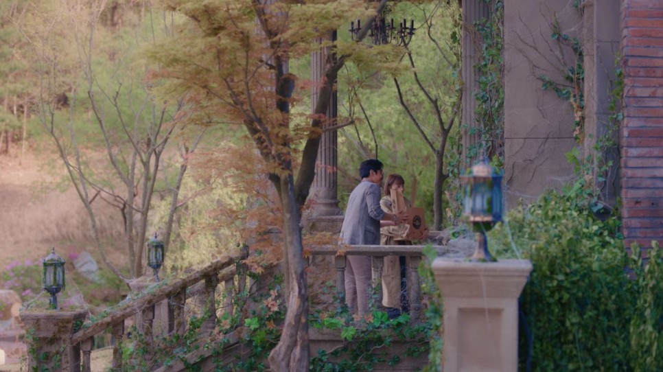 Kastil di Drama Its Okay Not To Be Okay Aslinya Kafe 7